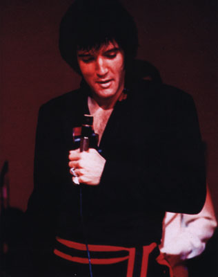Elvis Presley - mit Mikro