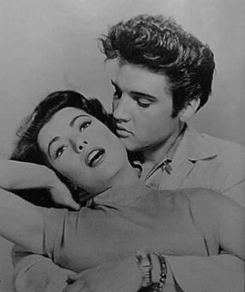 Elvis Presley - Girl im Arm