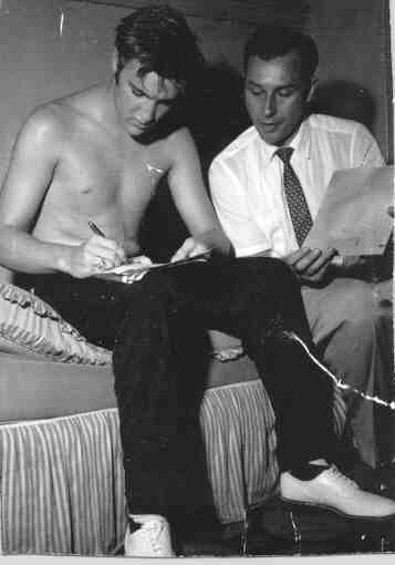 Elvis Presley - oben ohne