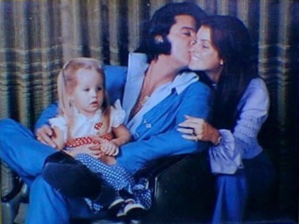 Elvis Presley - Kiss Woman