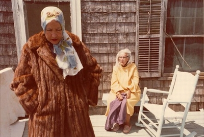 Grey Gardens - Die Beales draussen vor dem Haus