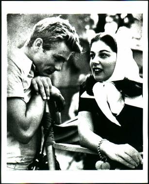 James Dean - Kinn aufgest�tzt