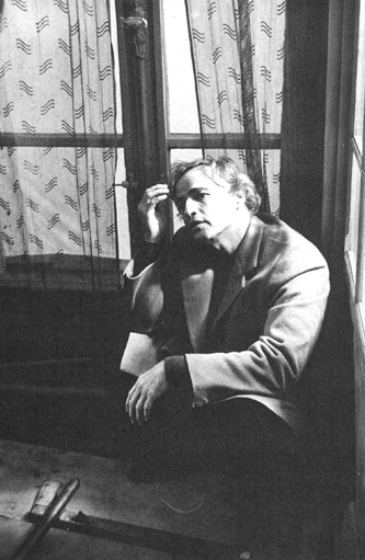 Marlon Brando - Last Tango, kauernd