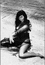 Bettie Page - am Strand
